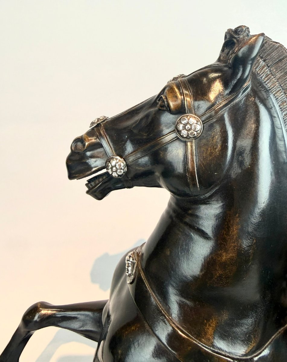 Une  sculpture équestre en bronze représentant Alexandre le Grand-photo-3