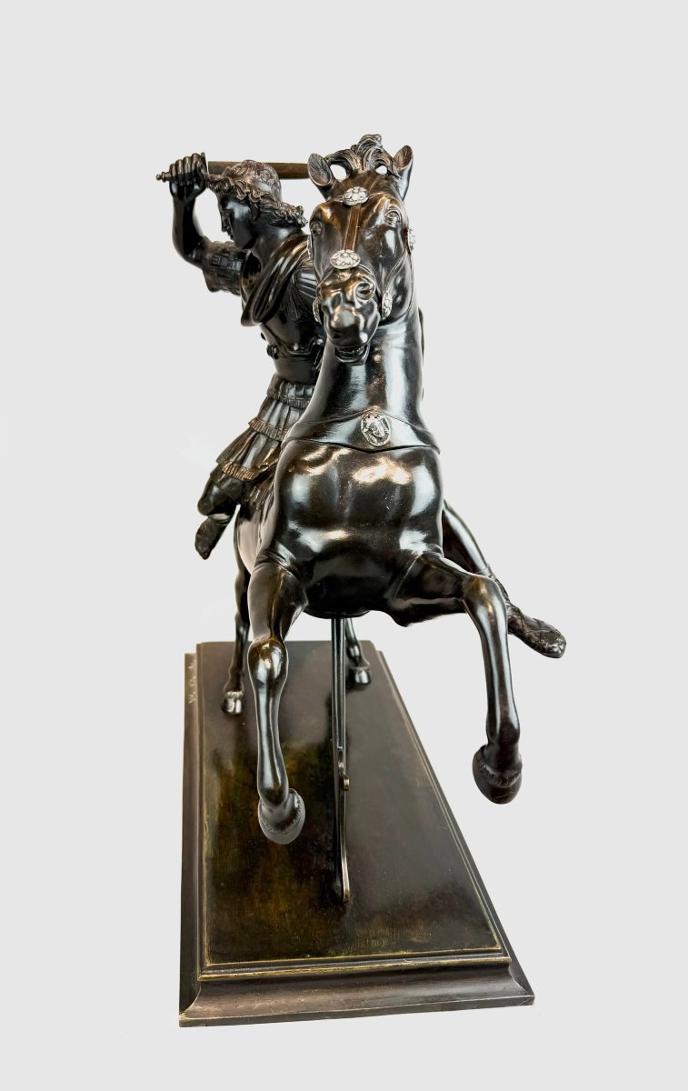Une  sculpture équestre en bronze représentant Alexandre le Grand-photo-1