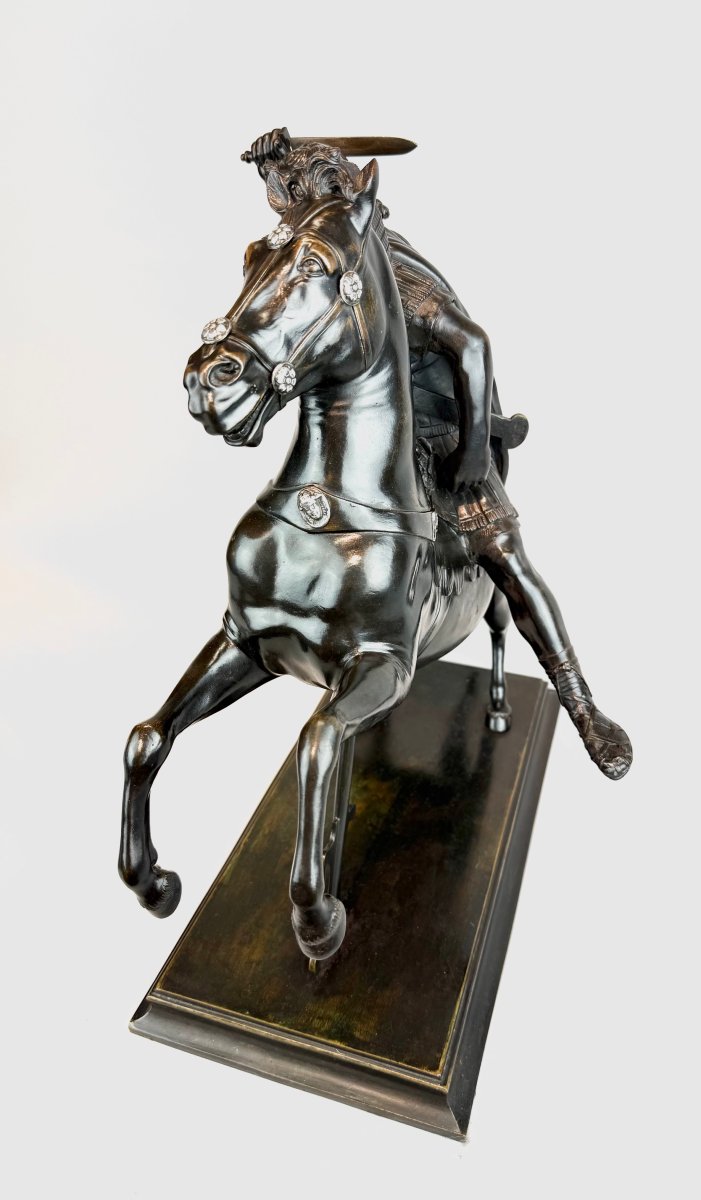 Une  sculpture équestre en bronze représentant Alexandre le Grand-photo-2