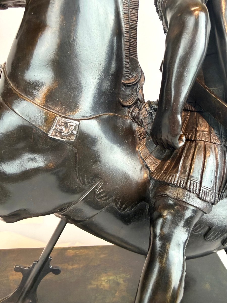 Une  sculpture équestre en bronze représentant Alexandre le Grand-photo-3