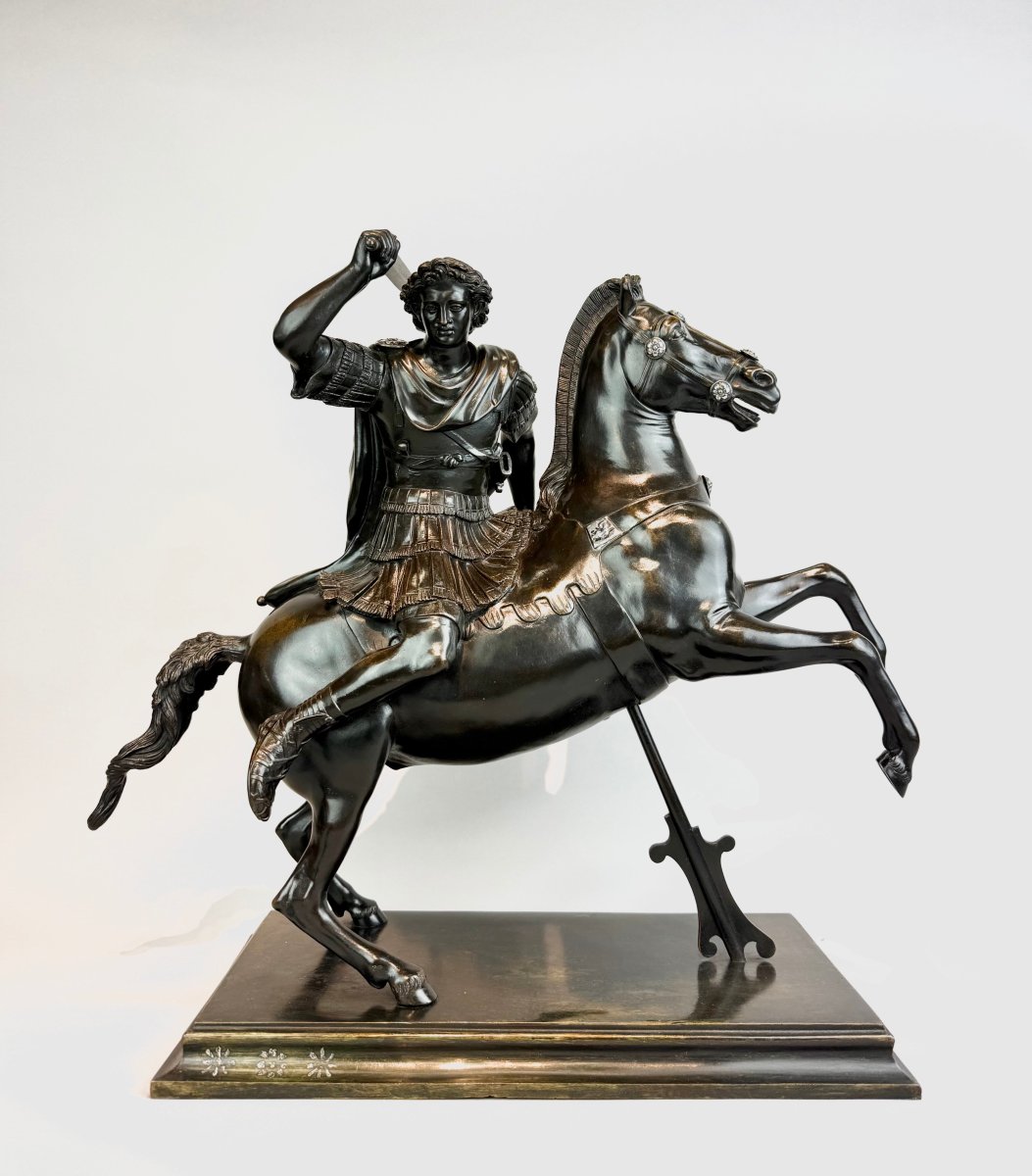 Une  sculpture équestre en bronze représentant Alexandre le Grand