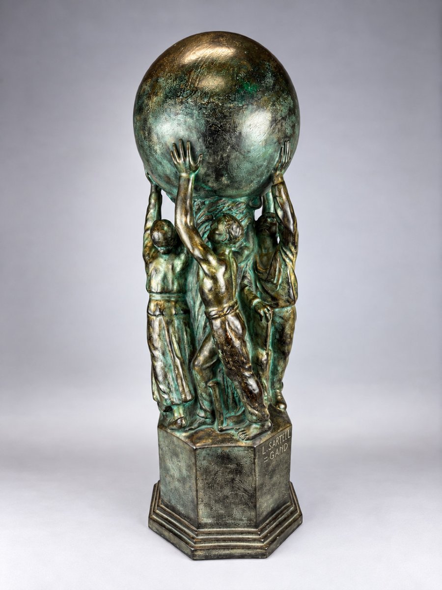 Léon Sarteel (1882–1942)  Monument de la Coopération, 1922  Plâtre. Signé « L Sarteel Gand ».