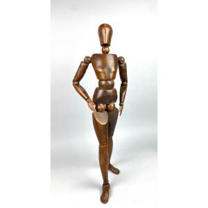 Articulated  Studio Mannequin In Walnut, Early 20th Century. Signed .h66cm.