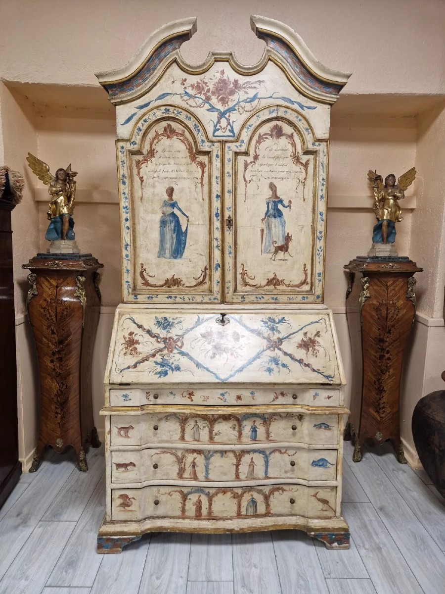 Secrétaire d’armoire ancien peint à la main