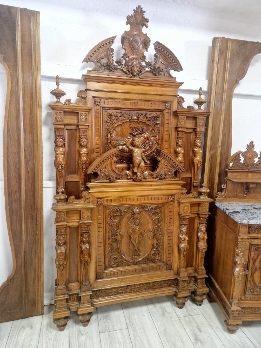 Antique Italian Renaissance Bed In Heavily Carved Walnut-photo-4