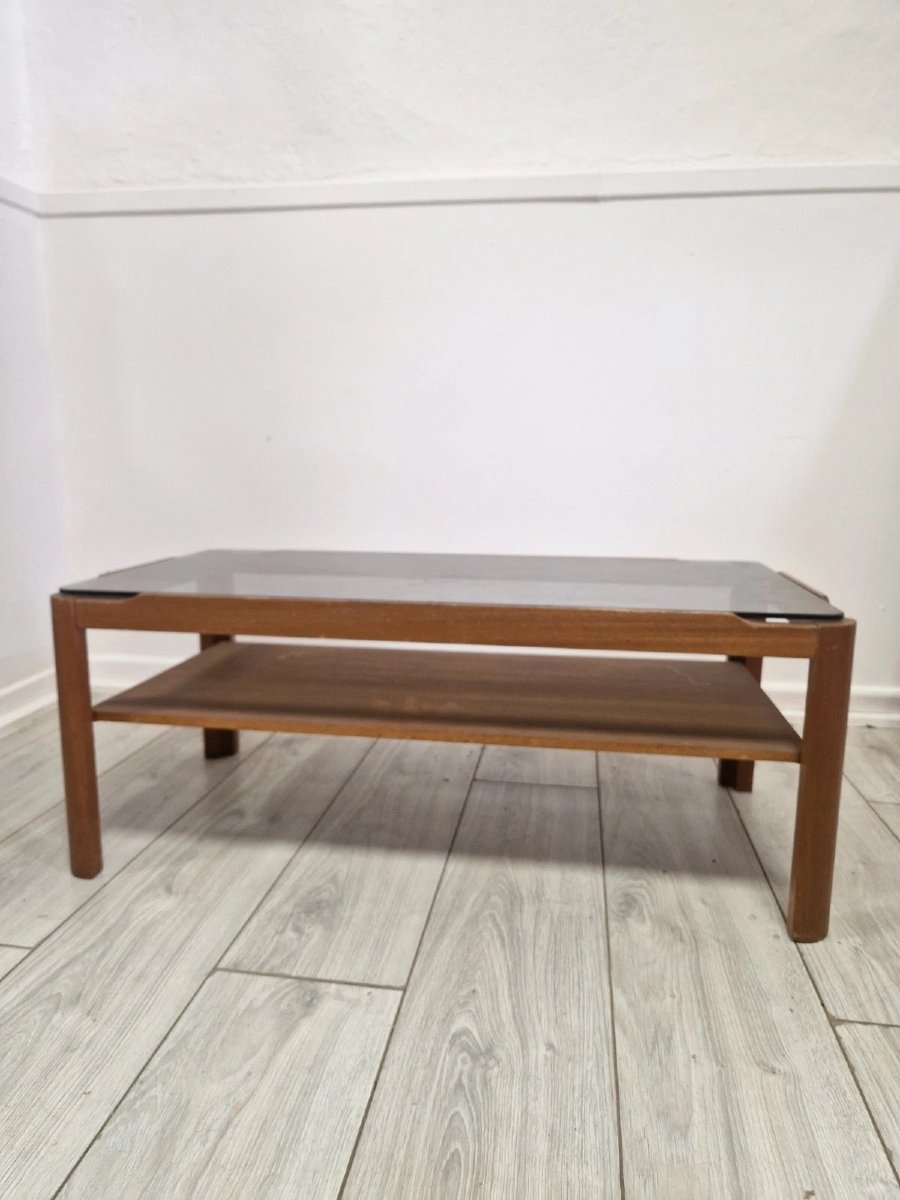 Une Table Basse En Teck Myer Du Milieu Du Siècle Dernier Et Verre Fumé-photo-1