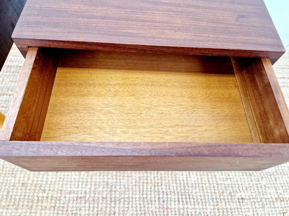 Une paire de tables de chevet Tola du milieu du siècle-photo-2