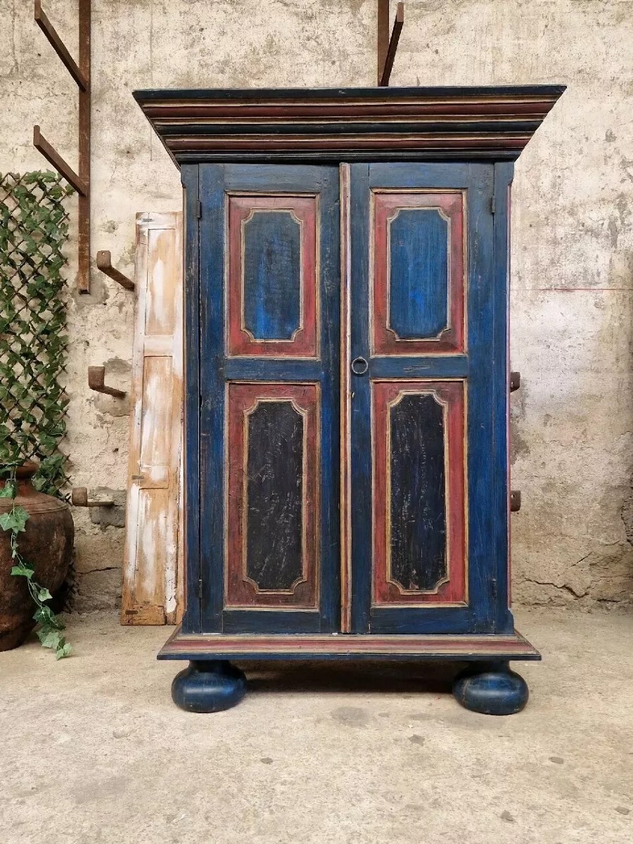 Armoire bavaroise peinte antique