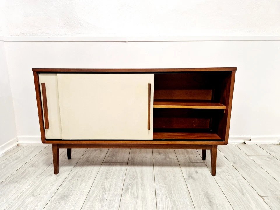 Buffet suédois en teck du milieu du siècle avec portes synthétiques blanches-photo-5