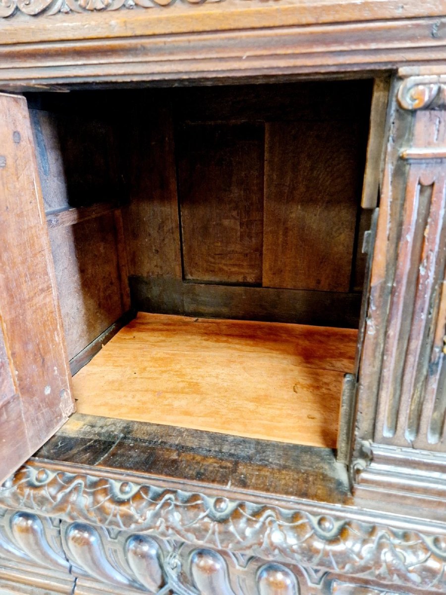 Antique Italian Renaissance Style Wardrobe-photo-4