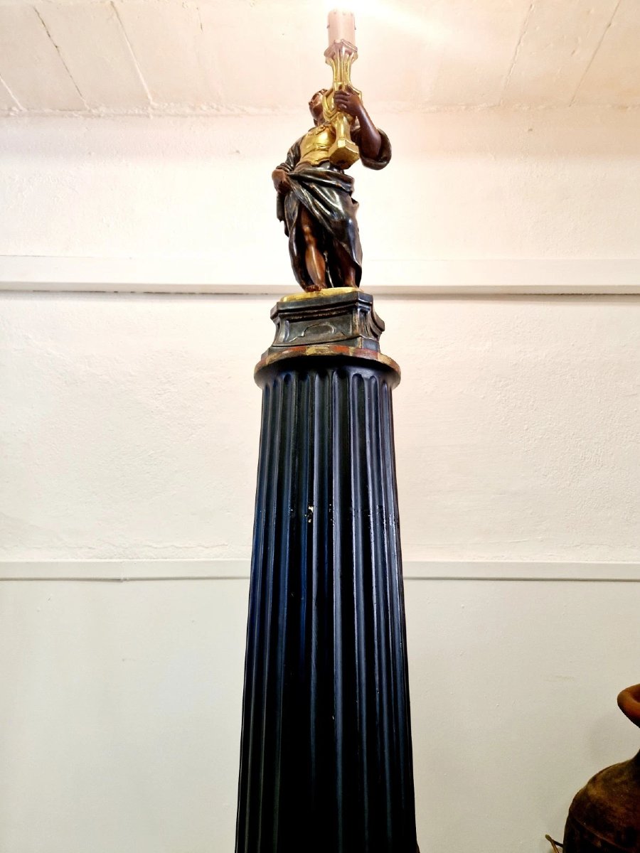 Grand lampadaire français représentant une femme tenant une torche-photo-4