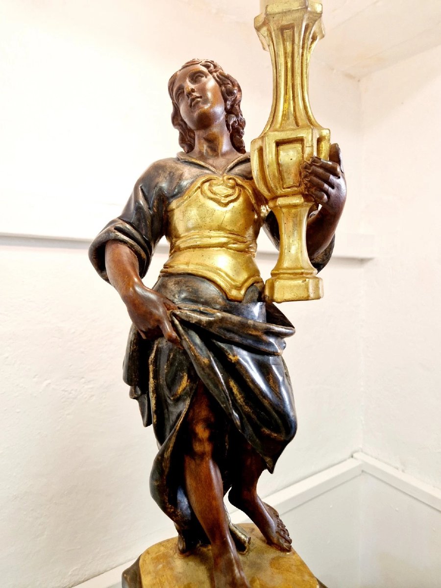 Grand lampadaire français représentant une femme tenant une torche-photo-3
