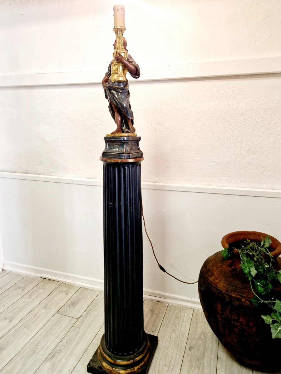 Grand lampadaire français représentant une femme tenant une torche-photo-4