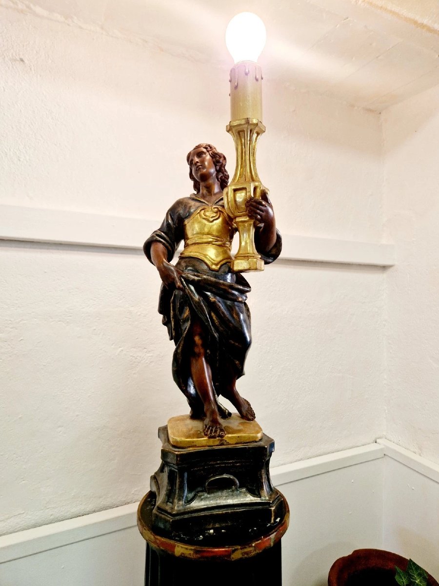 Grand lampadaire français représentant une femme tenant une torche-photo-7