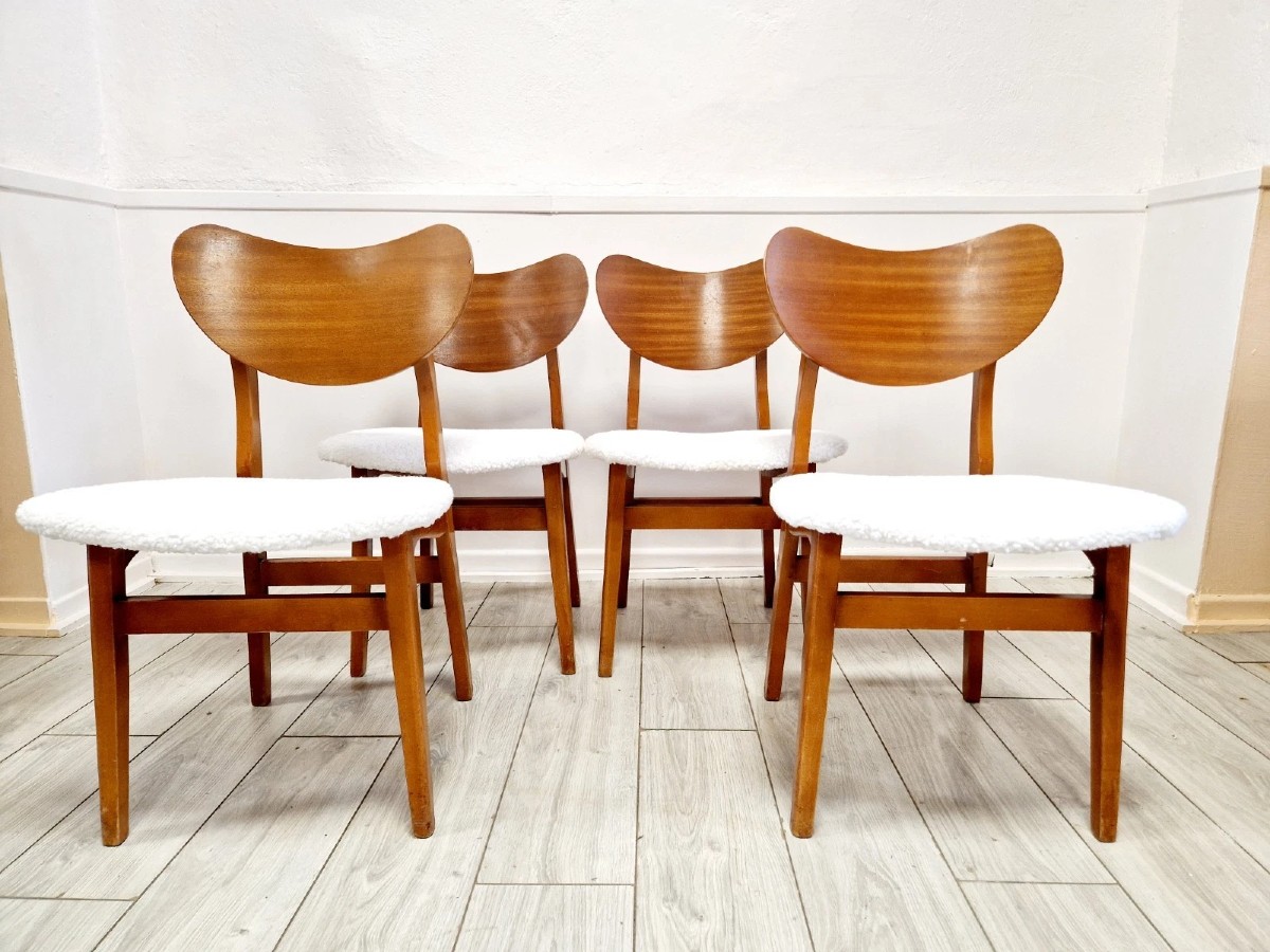 4 chaises de salle à manger à dossier papillon du milieu du siècle