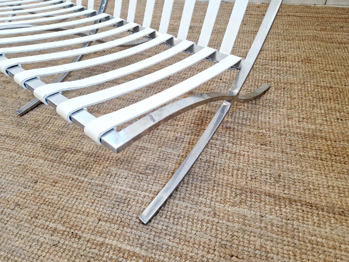 Mid-century Barcelona-style White Sofa-photo-3