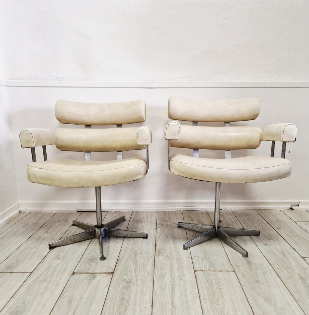 Paire de chaises de barbier italiennes du milieu du siècle