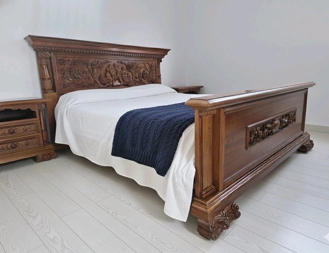 Antique Renaissance-style Bed And Wardrobes, King Size