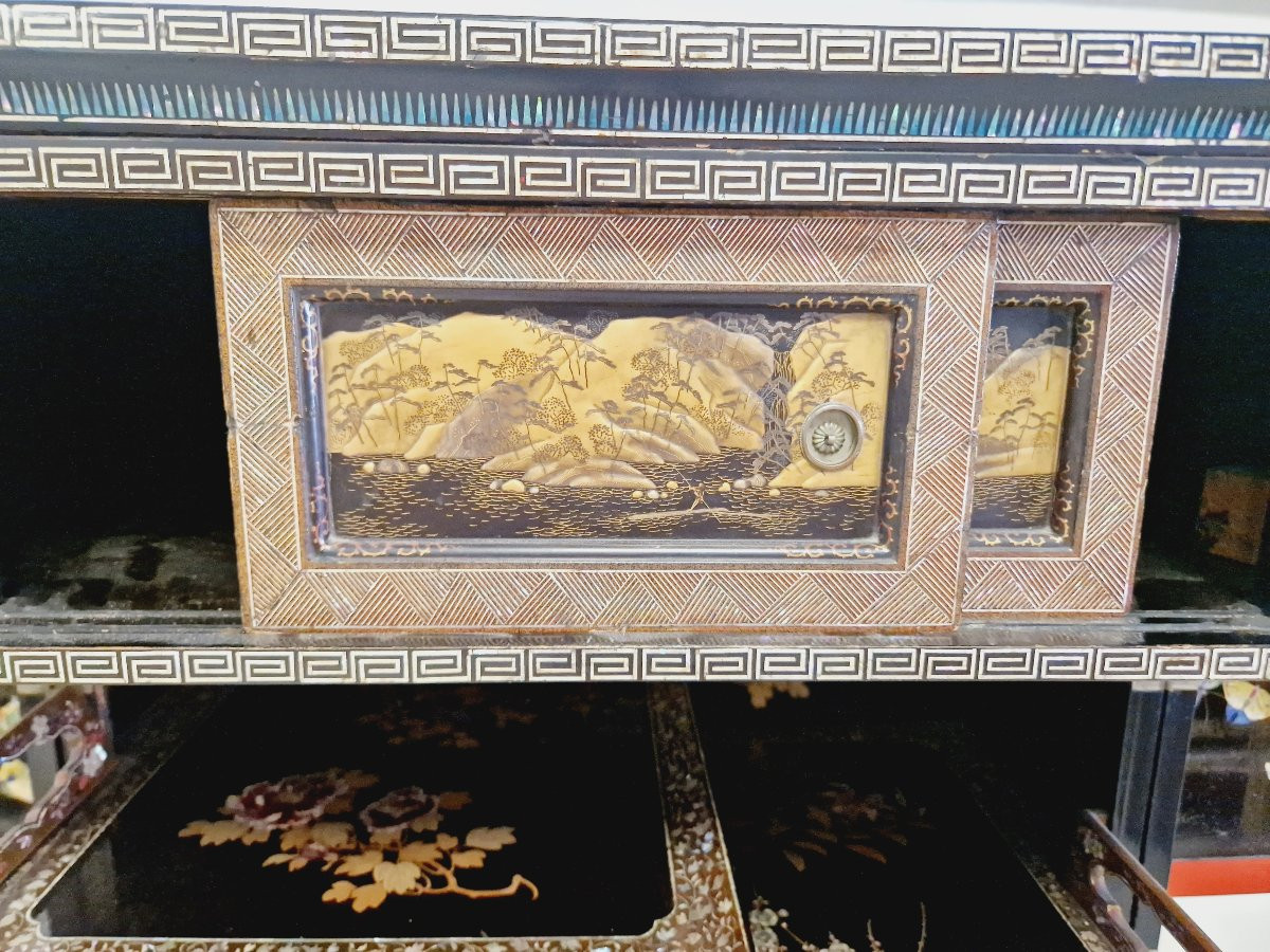 Antique Japanese Lacquered Cabinet From The 19th Century-photo-2