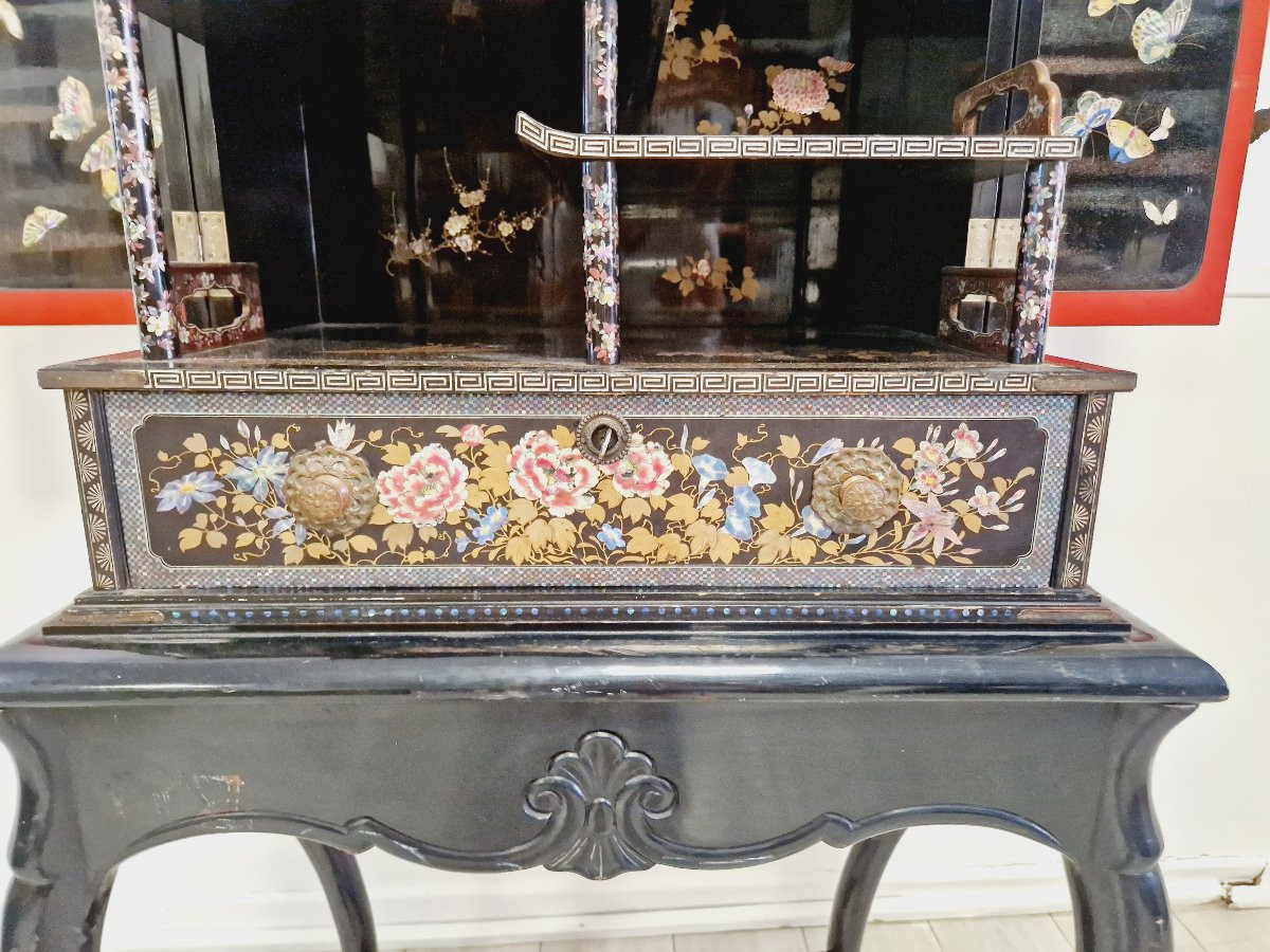 Antique Japanese Lacquered Cabinet From The 19th Century-photo-3