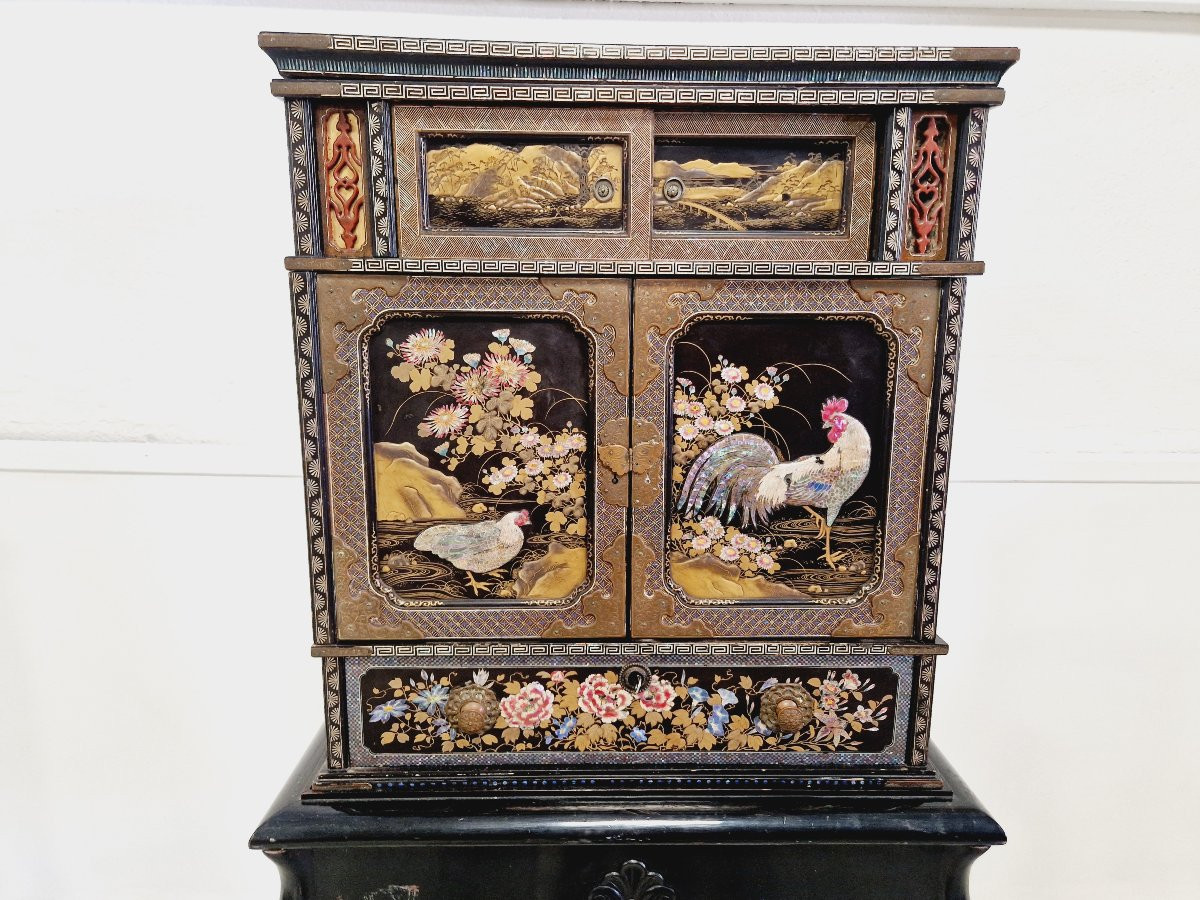 Antique Japanese Lacquered Cabinet From The 19th Century-photo-1