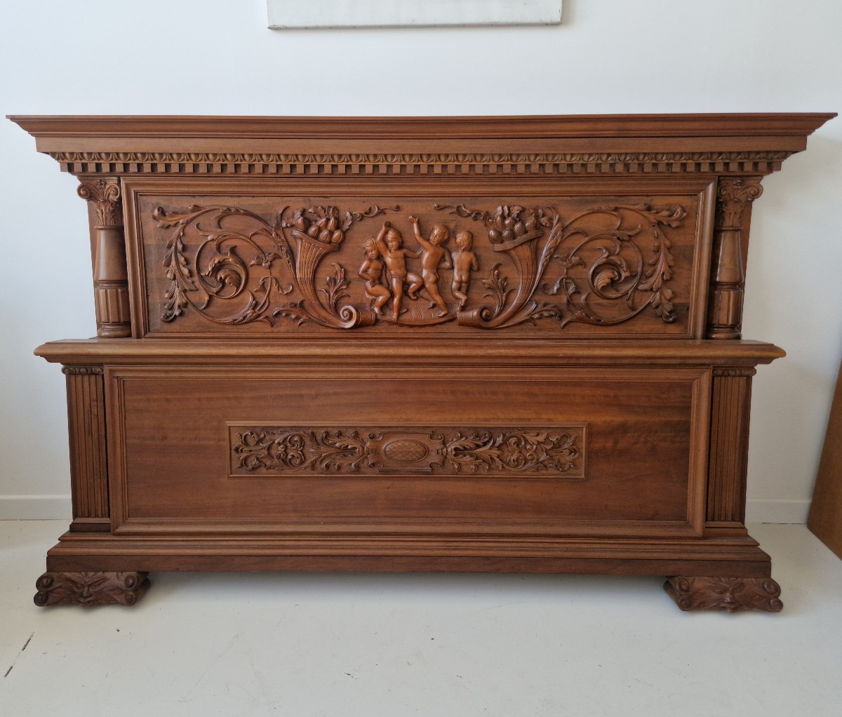 Antique Renaissance Style King Size  Bed And Nightstands-photo-7