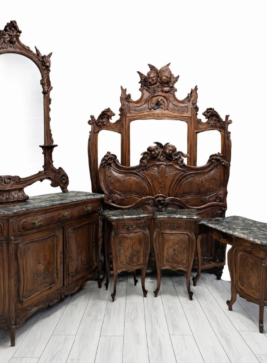 Ensemble de chambre à coucher italien Art nouveau ancien avec détails baroques