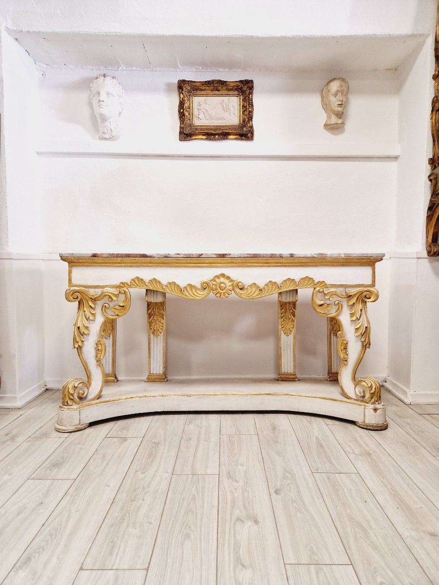 Grande console antique à plateau en marbre, table d'entrée en bois doré, style château.-photo-4