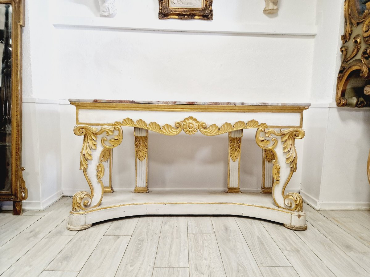 Grande console antique à plateau en marbre, table d'entrée en bois doré, style château.-photo-1