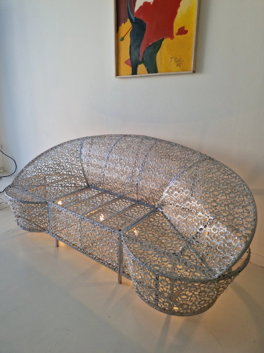 Canapé design en métal ajouré illuminé, style moderne du milieu du siècle-photo-4