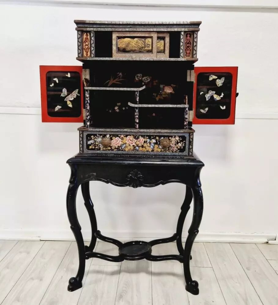 Antique 19th-century Japanese Cabinet, Mother-of-pearl Lacquer, 1850