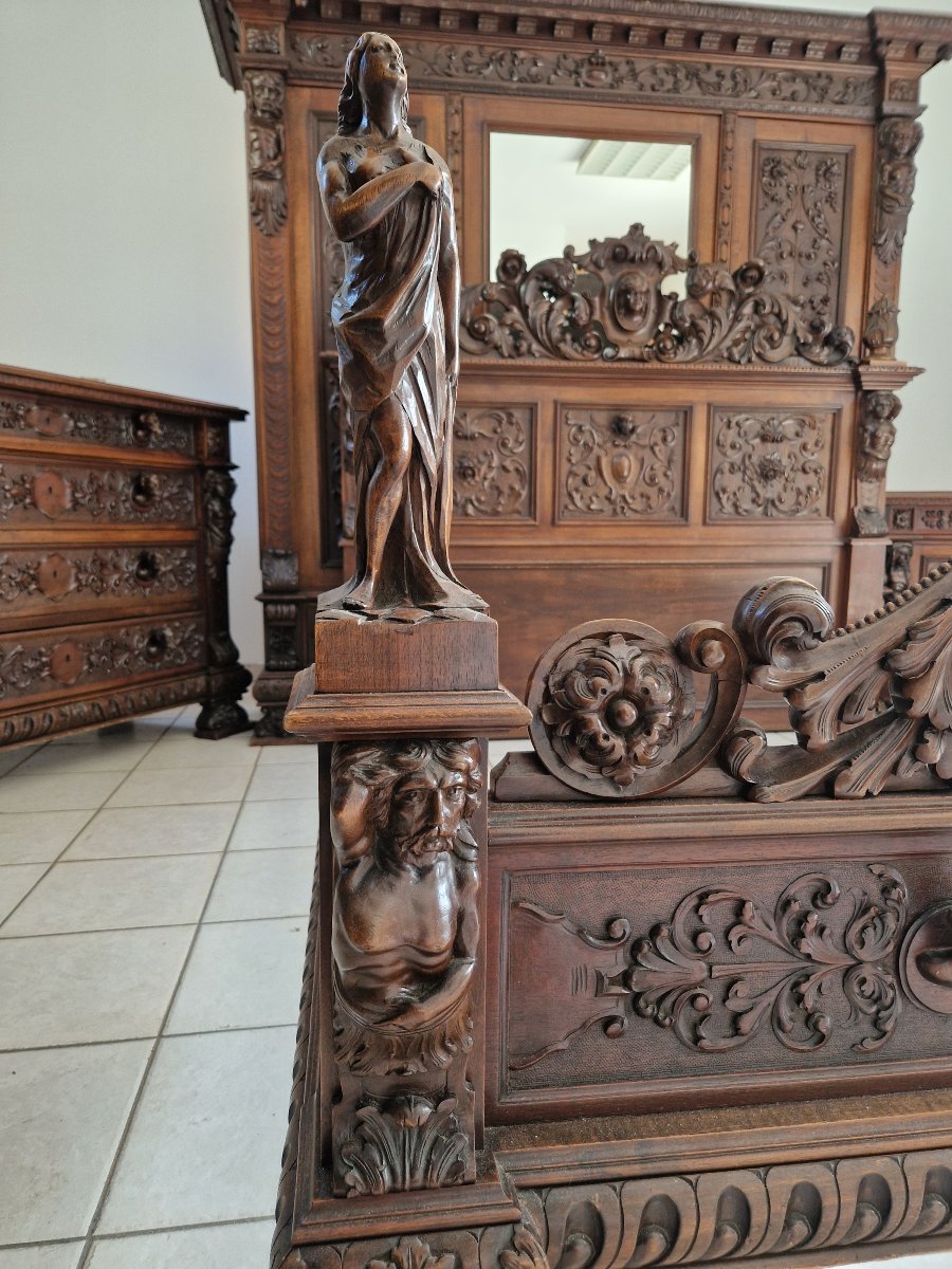 Renaissance Style Bedroom Set, King-size Bed In Carved Walnut, Italian Baroque -photo-4