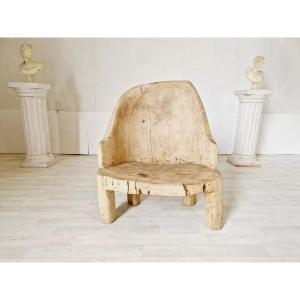 Chaise brutaliste en tronc massif sculptée à la main