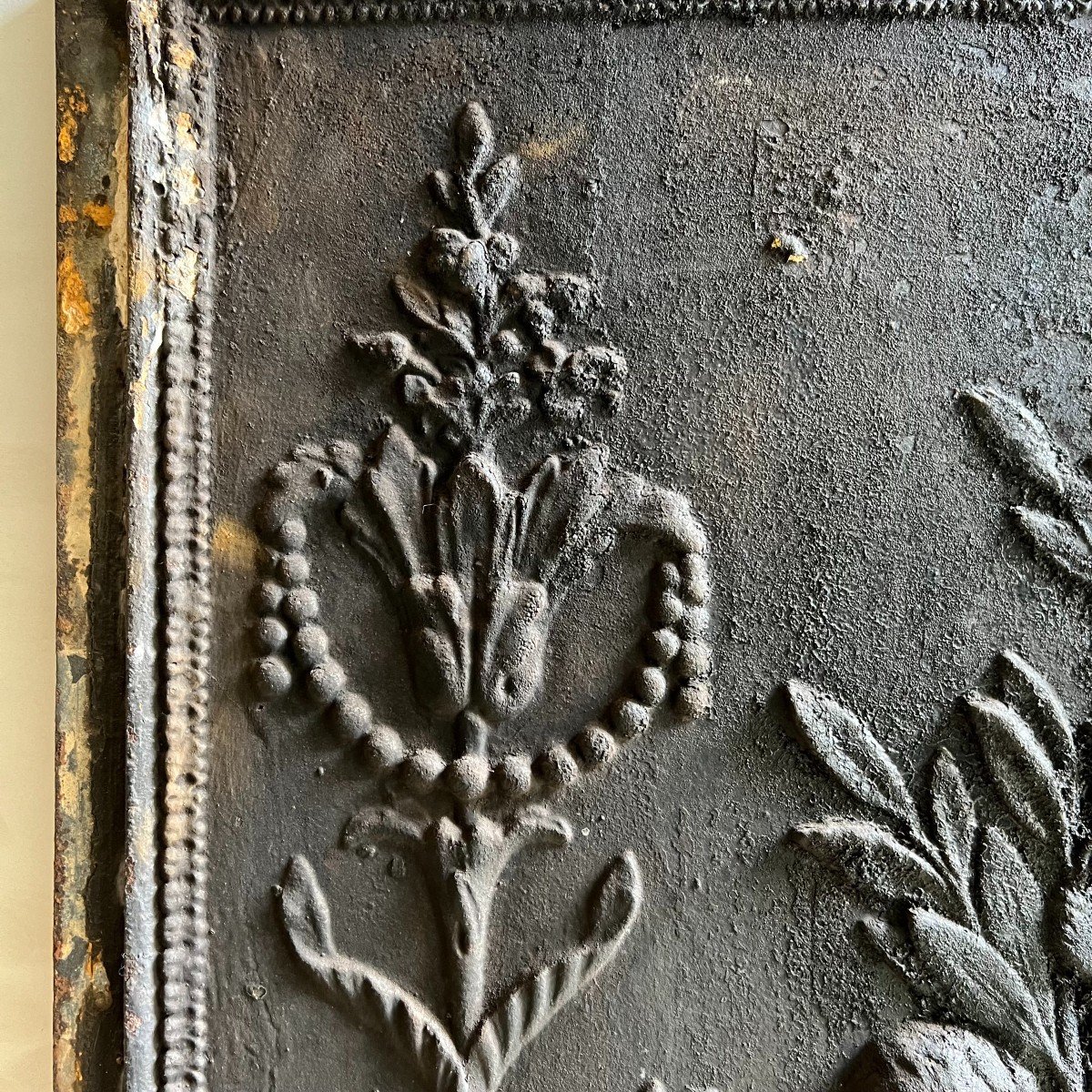 Plaque de chemin&eacute;e en fonte aux putti et &agrave; lyre, XIXe-photo-4