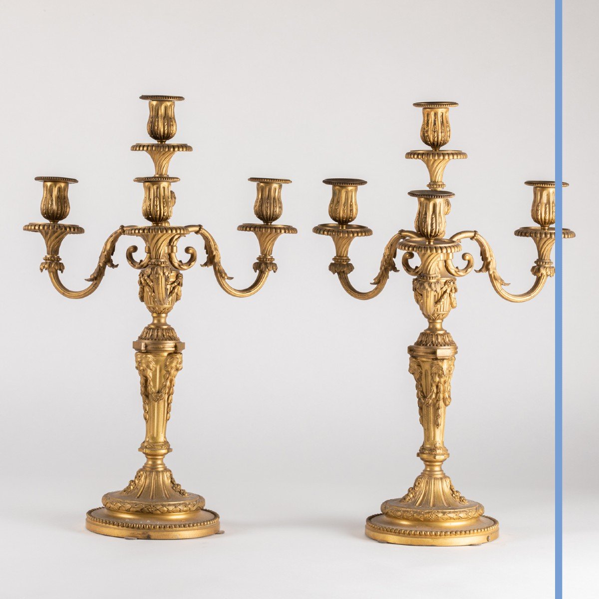 Paire de chandeliers aux têtes de lion en bronze doré, XIXe-photo-2