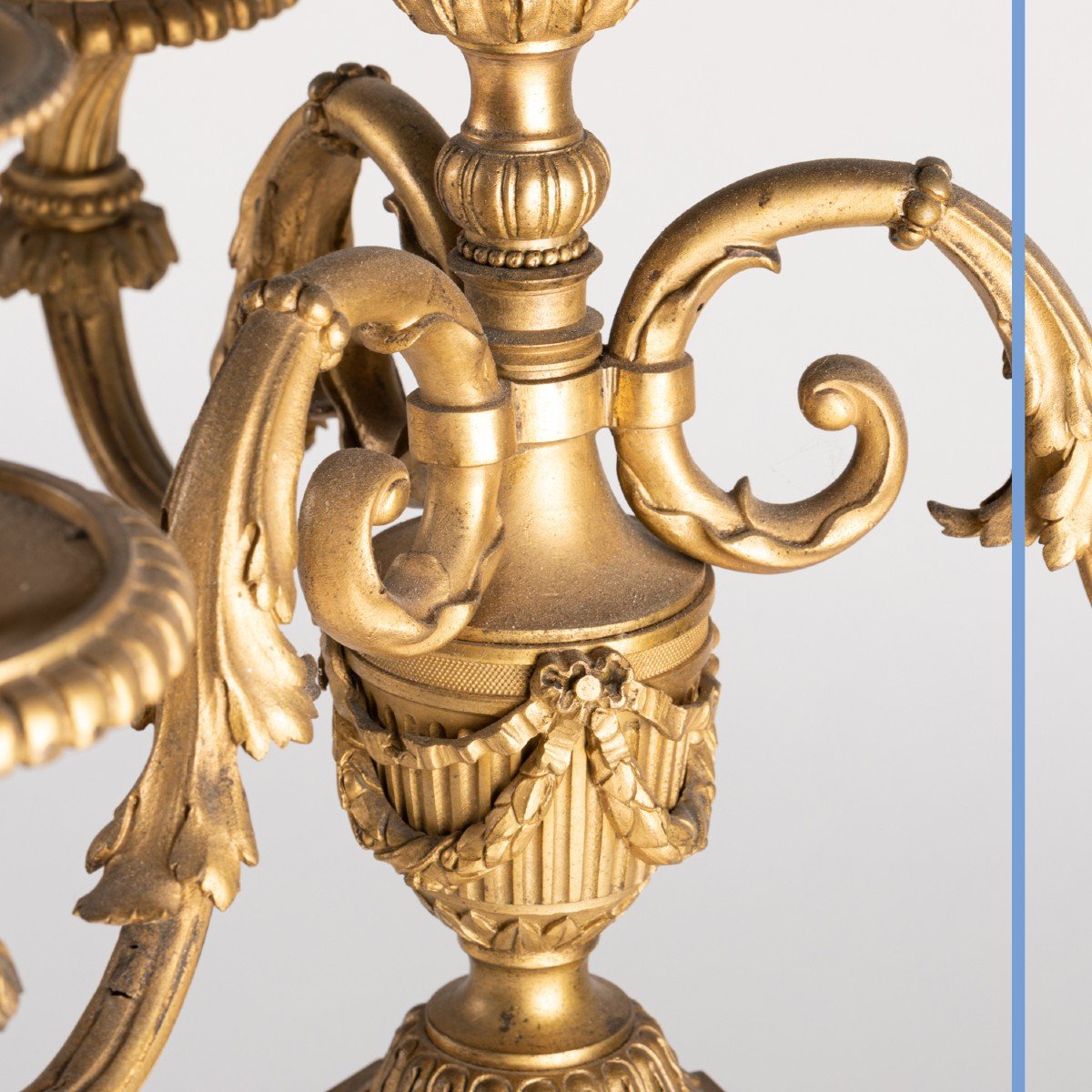 Paire de chandeliers aux têtes de lion en bronze doré, XIXe-photo-3