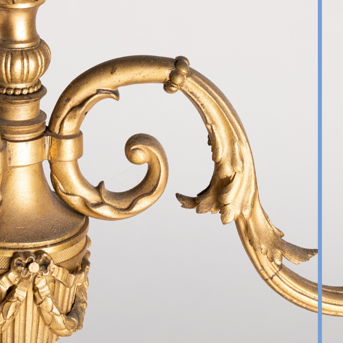 Paire de chandeliers aux têtes de lion en bronze doré, XIXe-photo-4