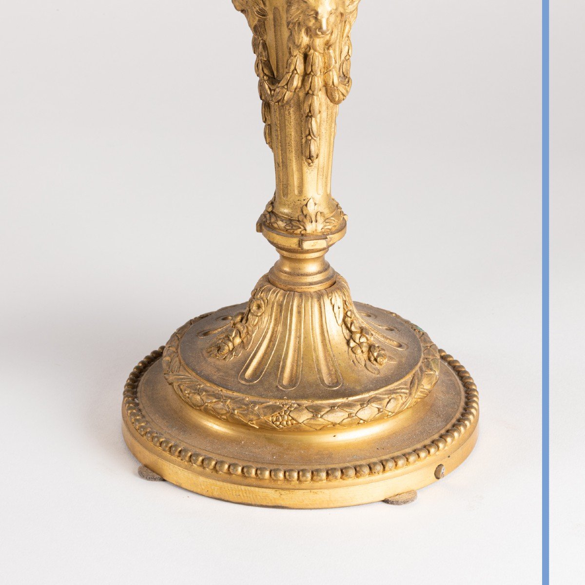 Paire de chandeliers aux têtes de lion en bronze doré, XIXe-photo-7