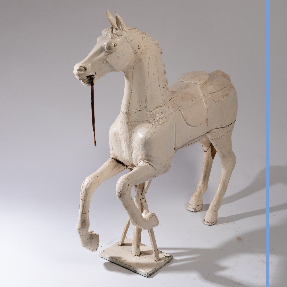 Cheval de manège en bois sculpté et laqué blanc, XXe-photo-3