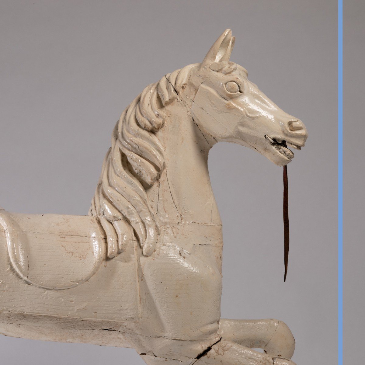 Cheval de manège en bois sculpté et laqué blanc, XXe-photo-1