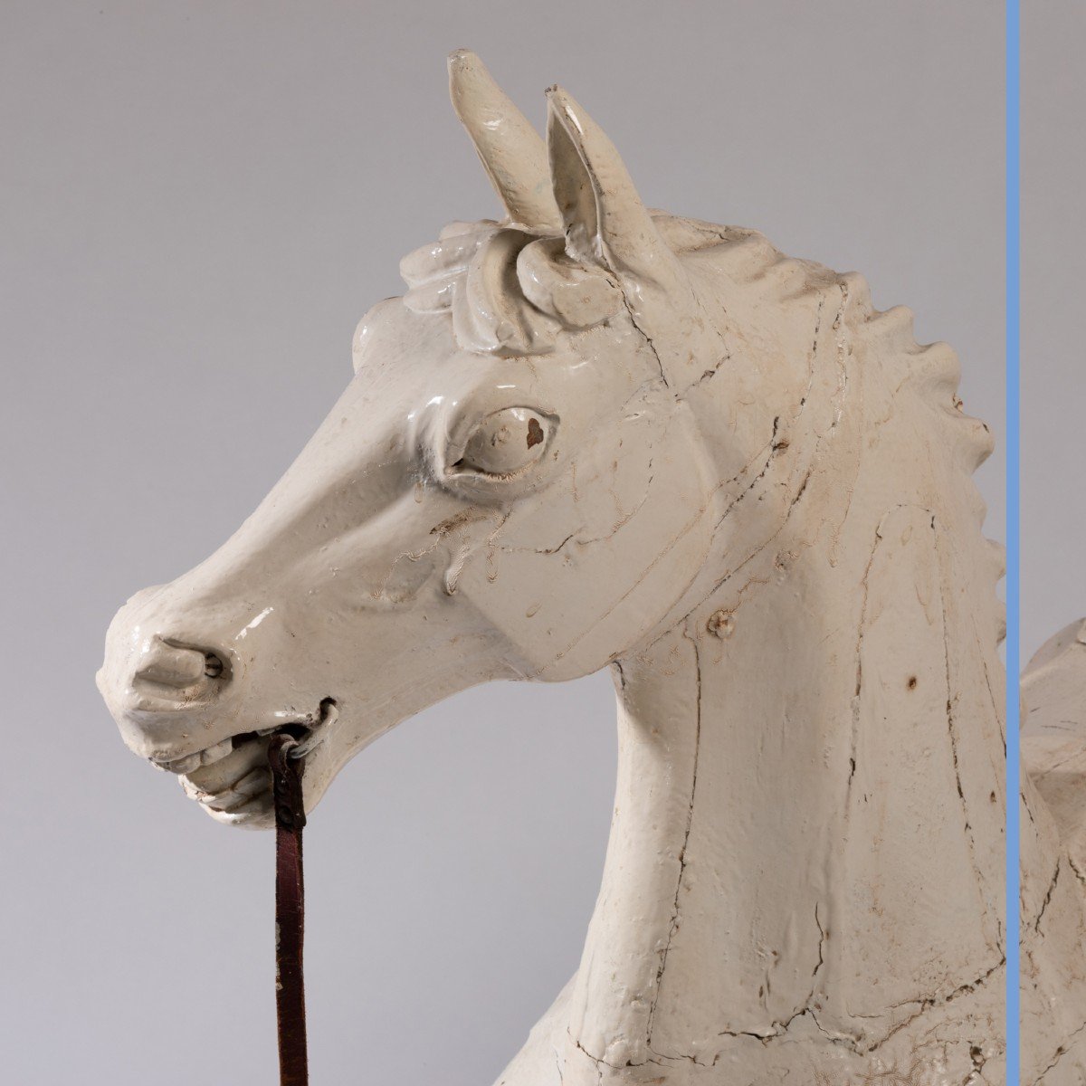 Cheval de manège en bois sculpté et laqué blanc, XXe-photo-3