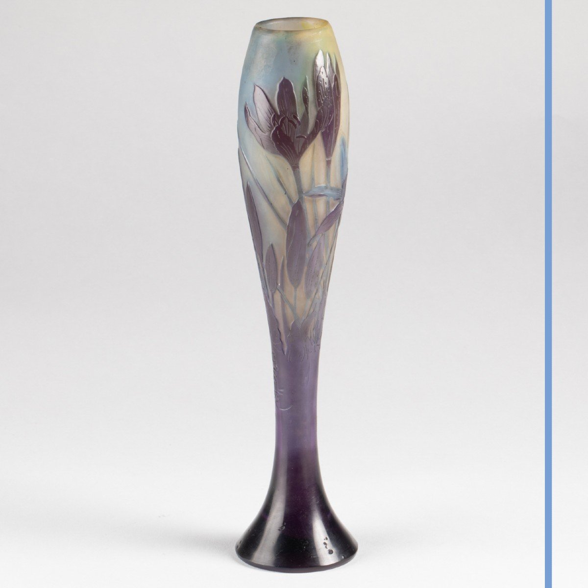 Emile Gall&eacute; (1846-1904), vase soliflore en verre multicouche &agrave; d&eacute;cor de fleurs de crocus, XIXe-photo-2