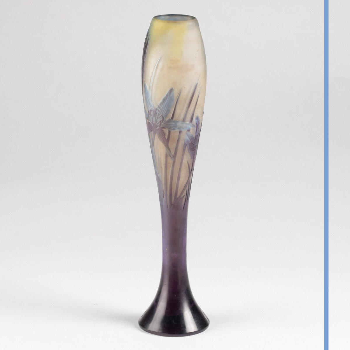 Emile Gall&eacute; (1846-1904), vase soliflore en verre multicouche &agrave; d&eacute;cor de fleurs de crocus, XIXe-photo-3
