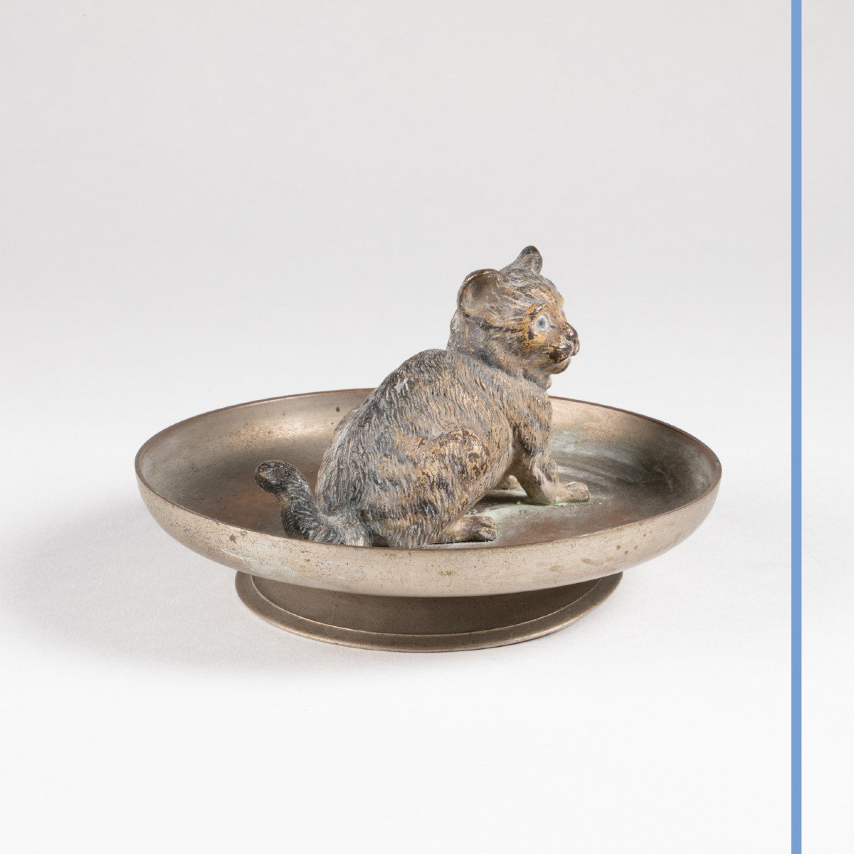 Chat dans une coupelle en bronze de Vienne, XIXe-photo-1