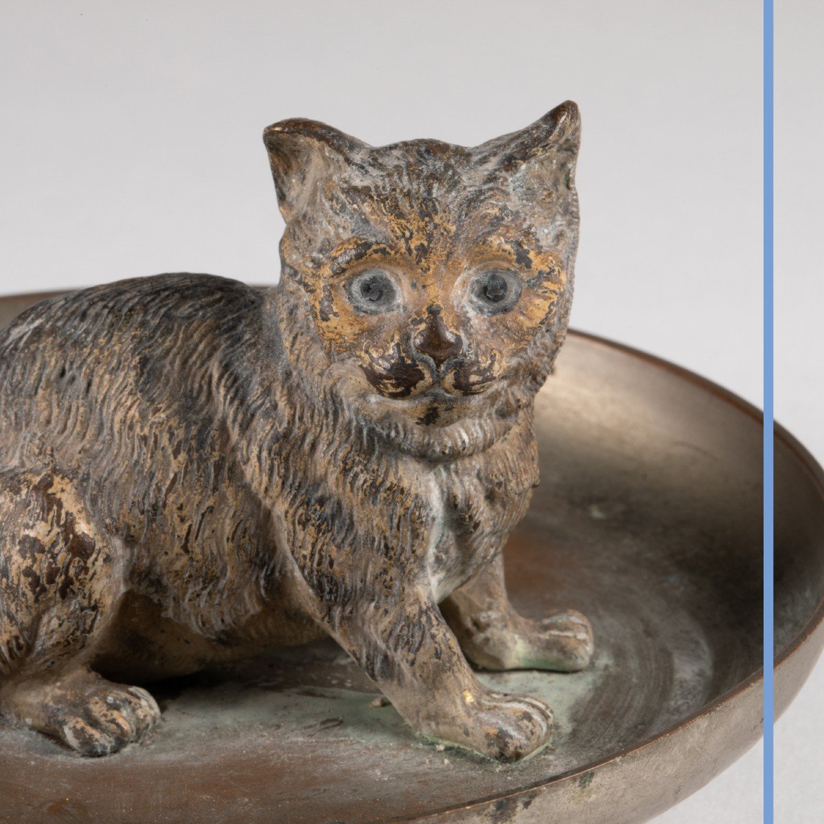 Chat dans une coupelle en bronze de Vienne, XIXe-photo-2