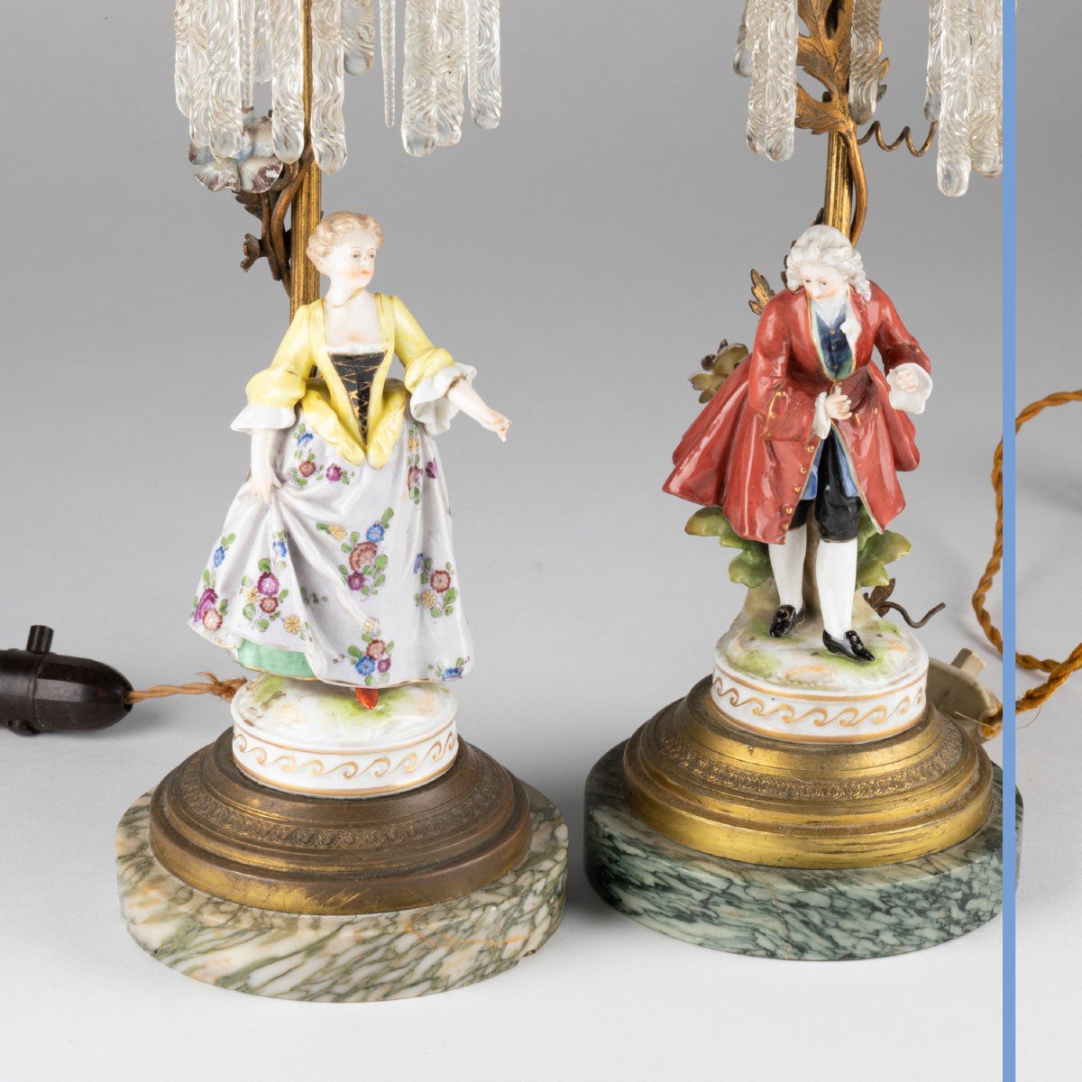 Paire de lampes de chevets, porcelaine et verre, fin XIXe, début XXe-photo-1