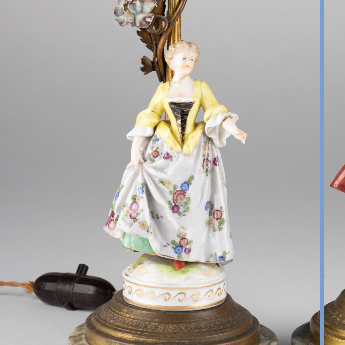 Paire de lampes de chevets, porcelaine et verre, fin XIXe, début XXe-photo-2