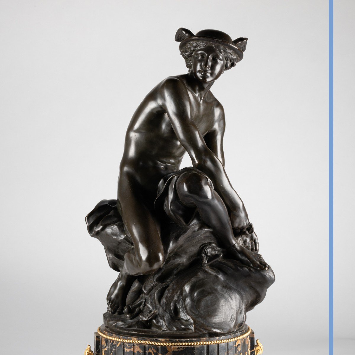 D'après  Jean Batiste Pigalle (1714-1785), Bronze, Mercure attachant ses talonnières, XIXe-photo-1