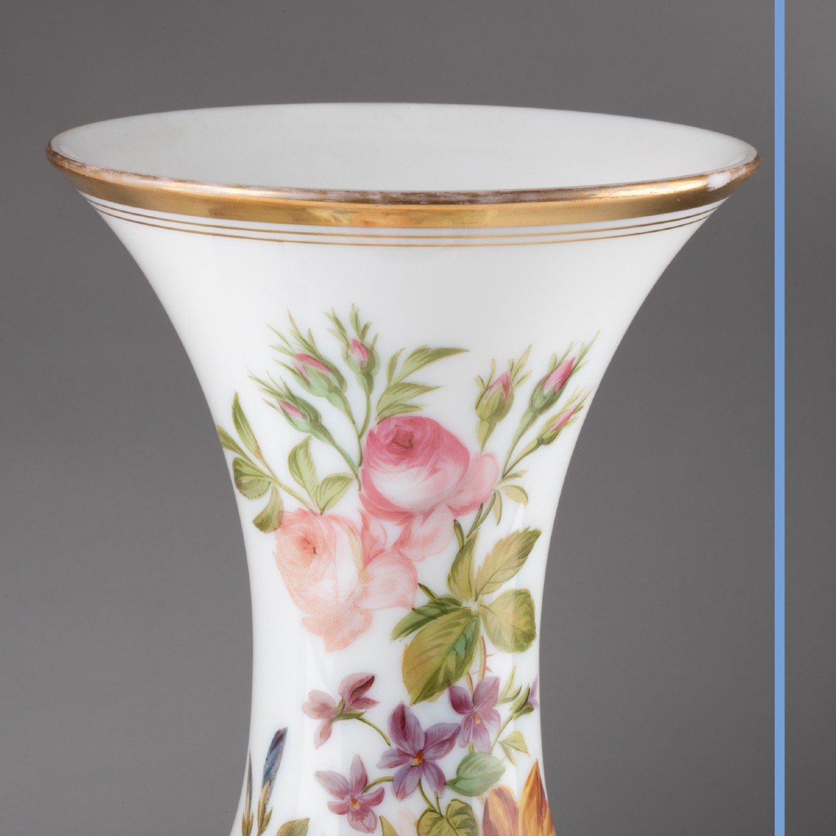 Paire de vases en opaline blanche à décor de fleurs polychromes, XIXe-photo-4