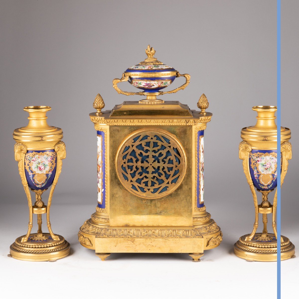 Jean Baptiste Delettrez (1816-1887), garniture de cheminée en bronze et porcelaine, XIXe-photo-1